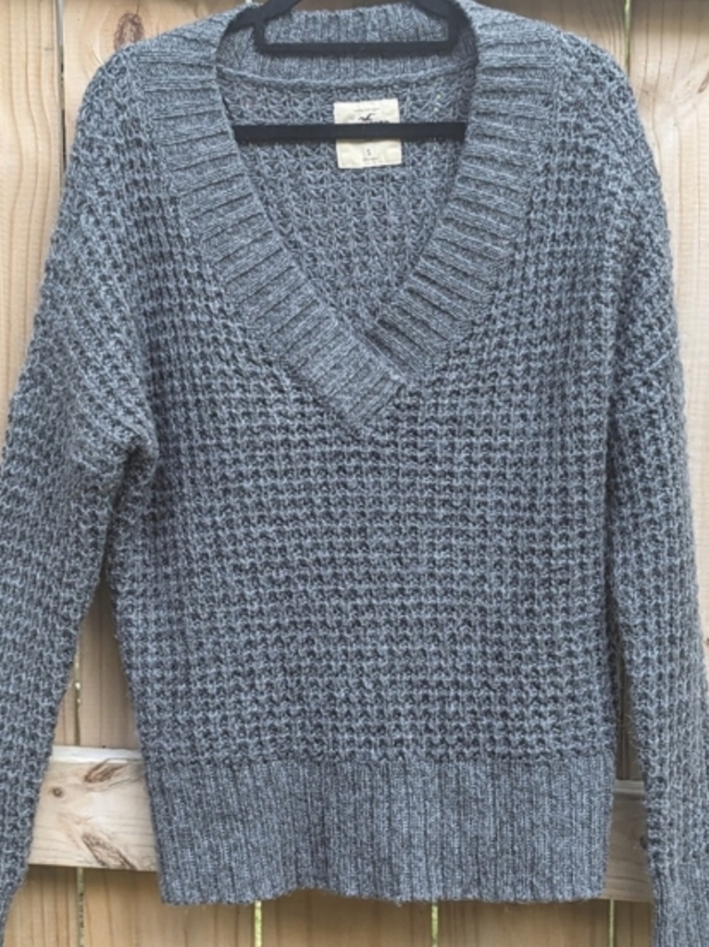 Hollister Women's Gray V-Neck Waffle Knit Sweater